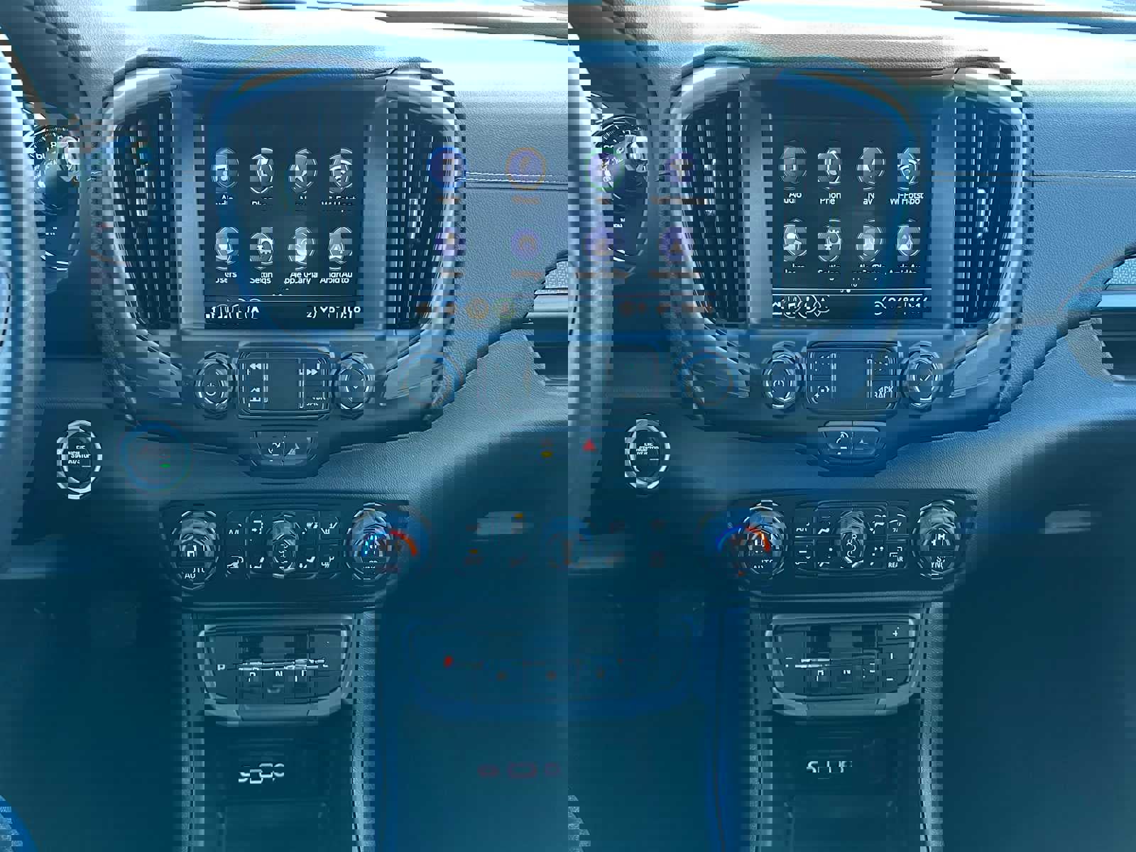 Used 2024 GMC Terrain AT4 w/ Infotainment Package II image 26