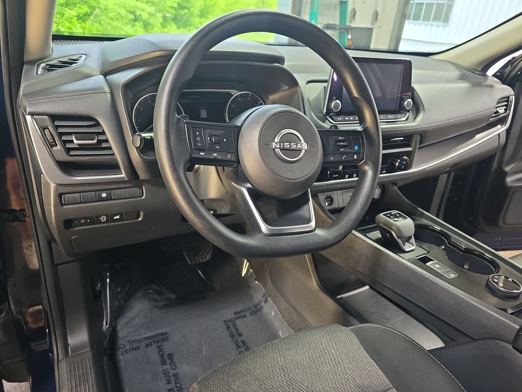 Used 2024 Nissan Rogue SV AWD/4WD image 15
