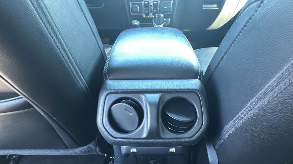 Used 2022 Jeep Wrangler Unlimited Sahara AWD/4WD image 27