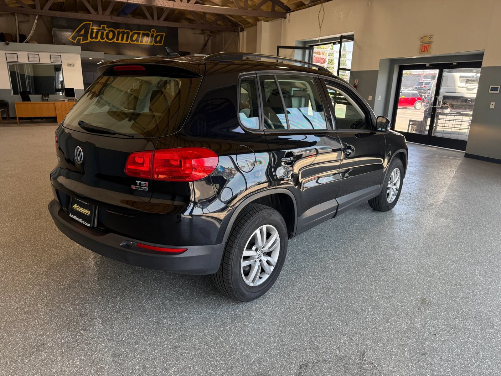 Used 2017 Volkswagen Tiguan S AWD/4WD image 7
