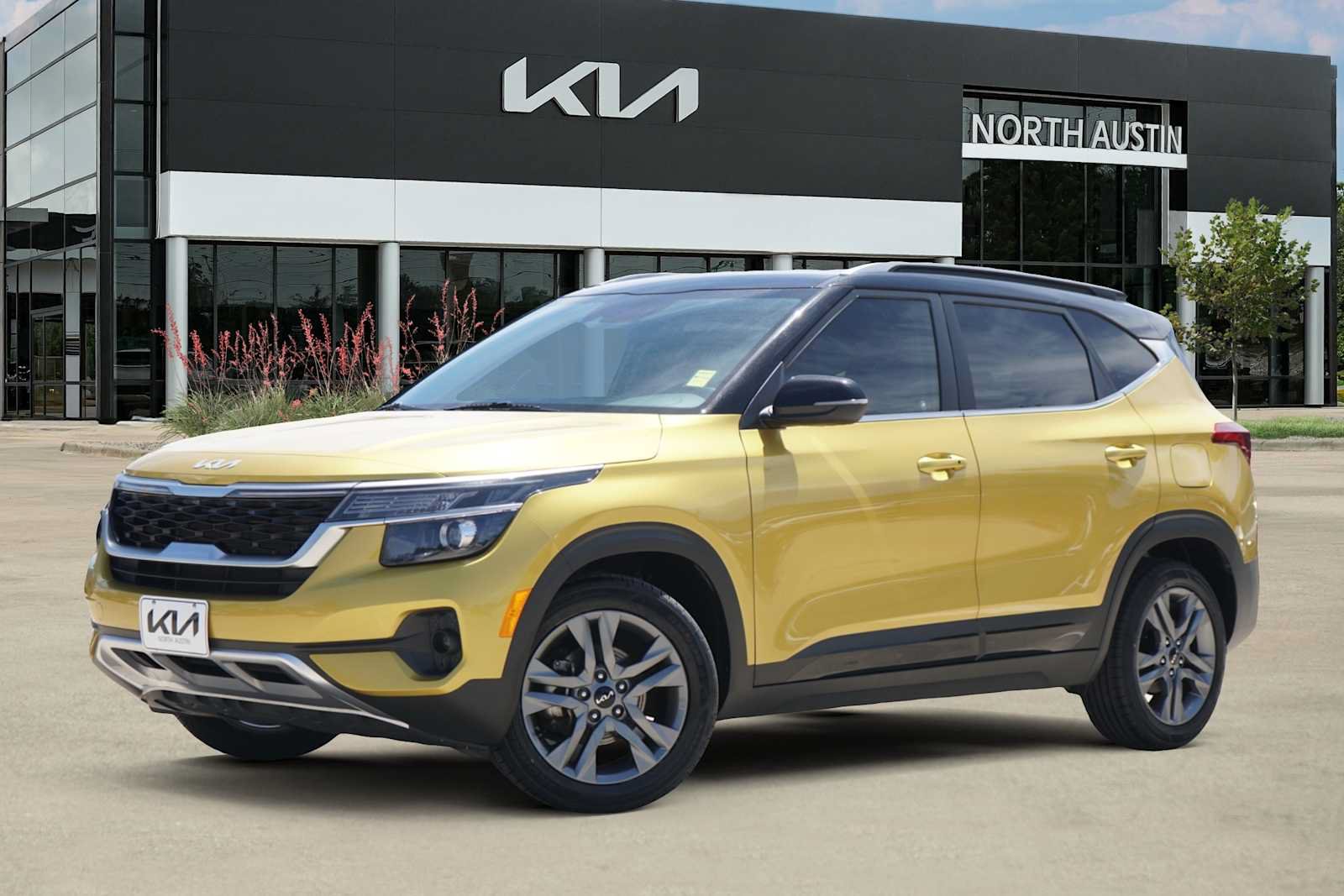 Certified 2023 Kia Seltos S FWD image 1