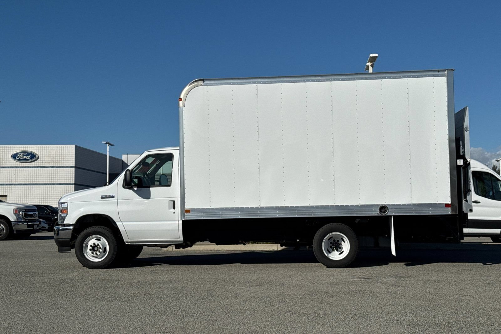 New 2026 Ford E-450 and Econoline 450 Super Duty w/ Interior Upgrade Package RWD image 7