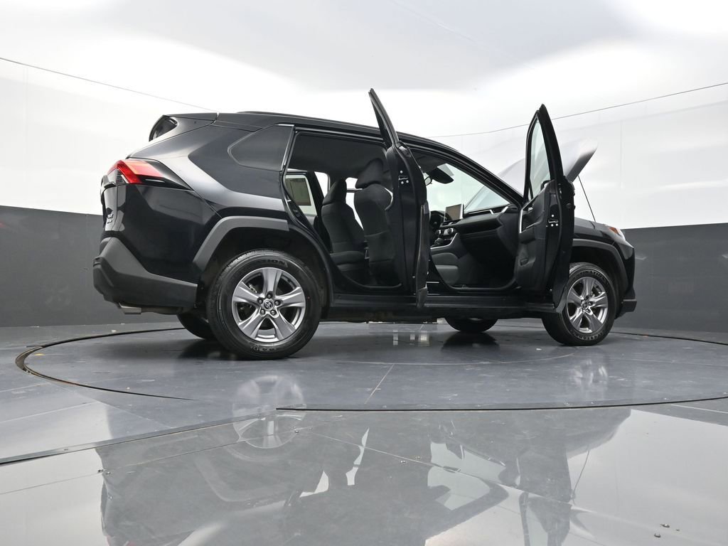 Used 2025 Toyota RAV4 XLE image 31