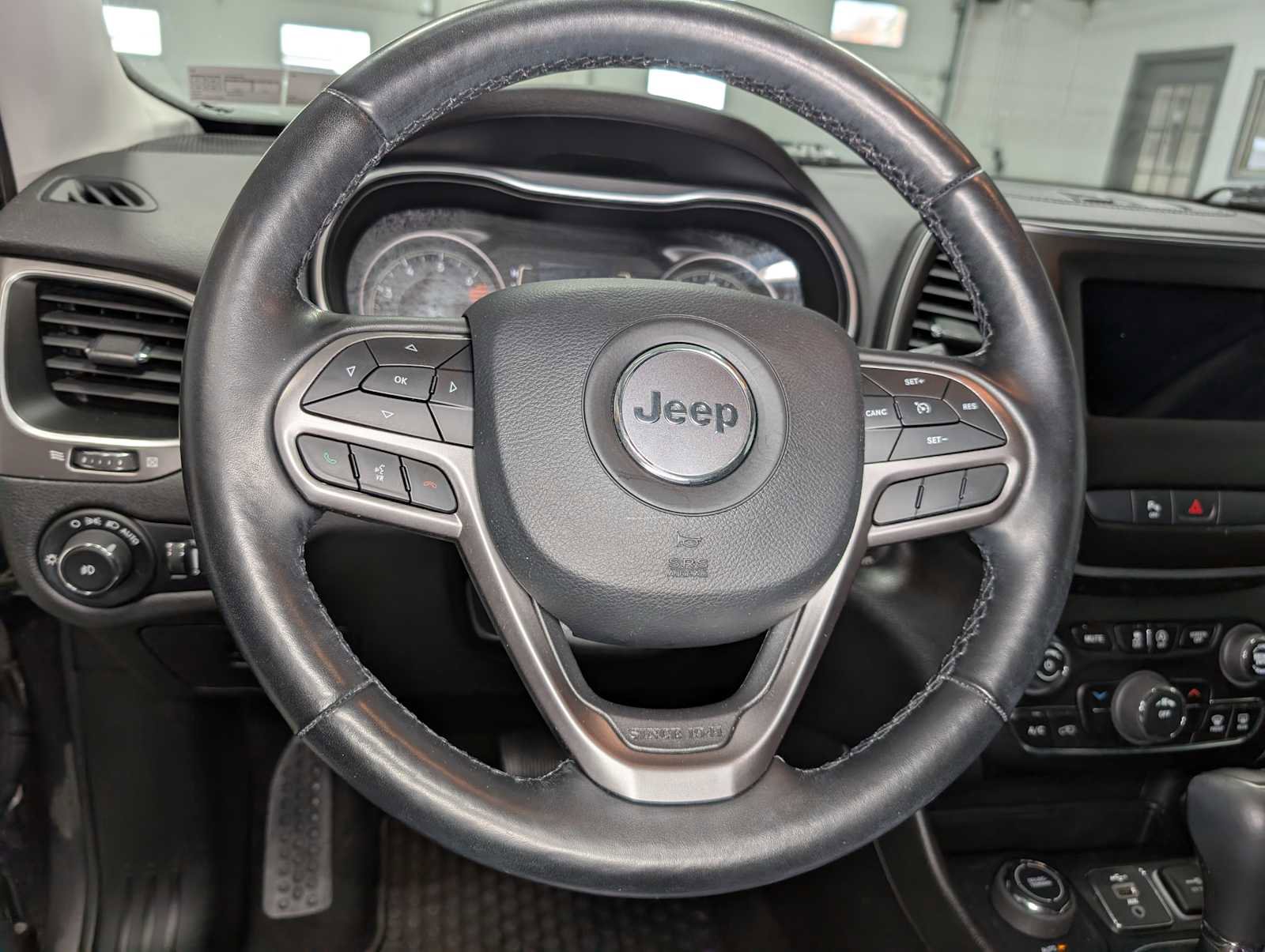 Used 2020 Jeep Cherokee Latitude Plus w/ Cold Weather Group image 33