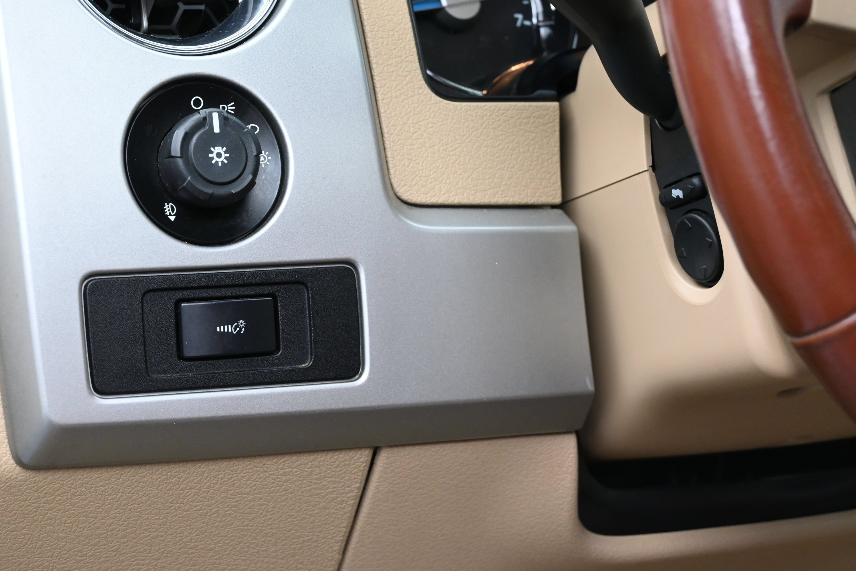 Used 2013 Ford F150 King Ranch w/ King Ranch Luxury Pkg RWD image 23