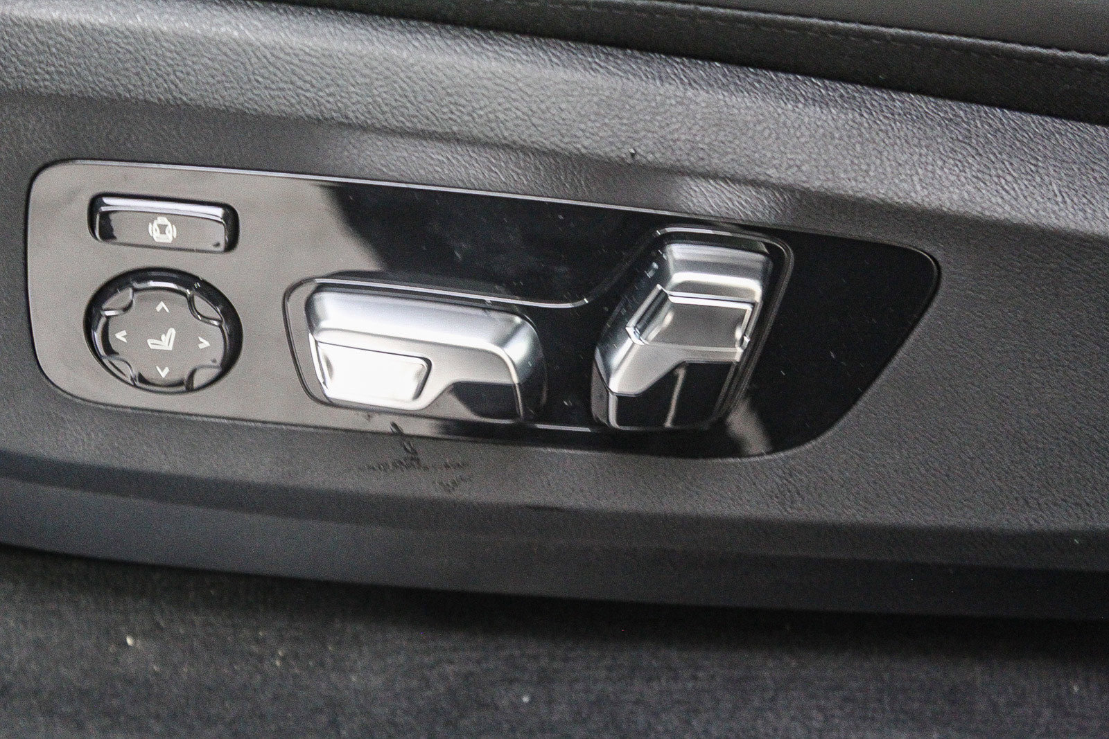 New 2026 BMW X5 xDrive40i w/ Climate Comfort Package image 21