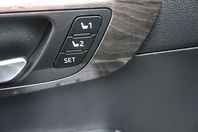 Used 2023 Toyota Highlander Limited FWD image 21