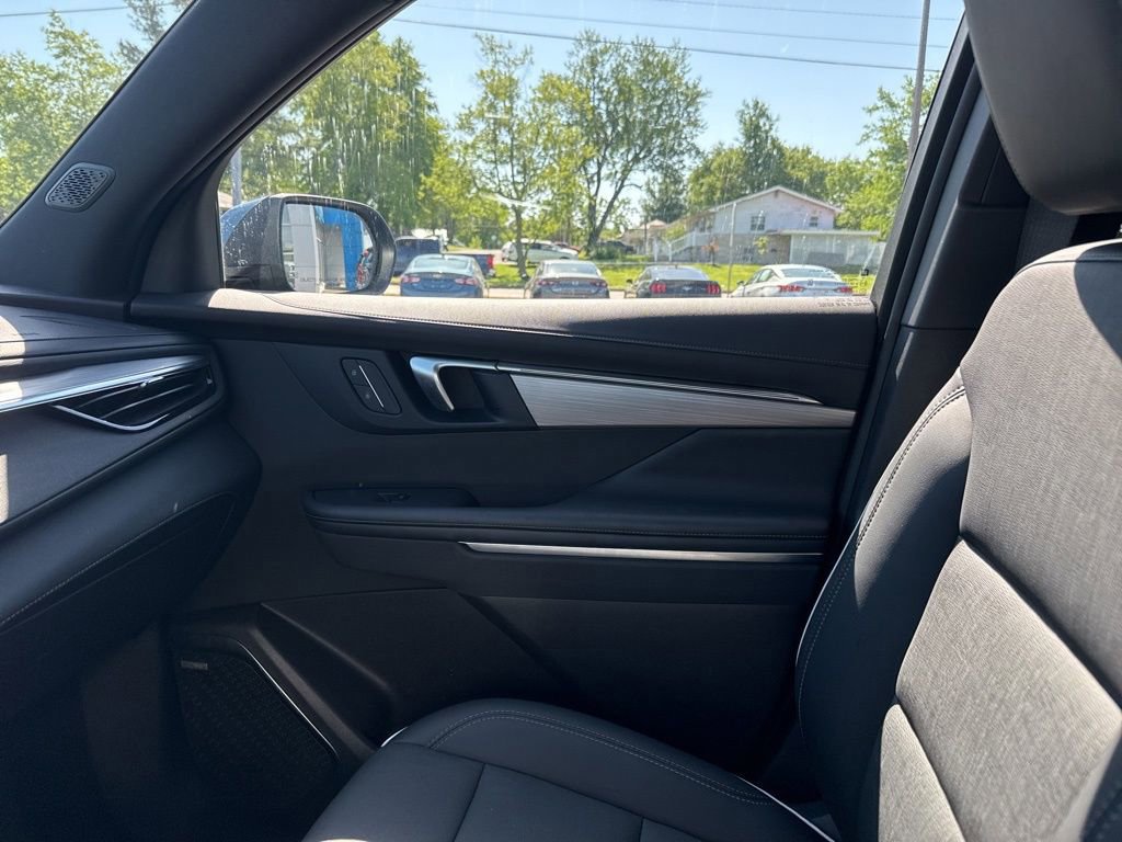 Used 2025 Buick Enclave Preferred AWD/4WD image 15
