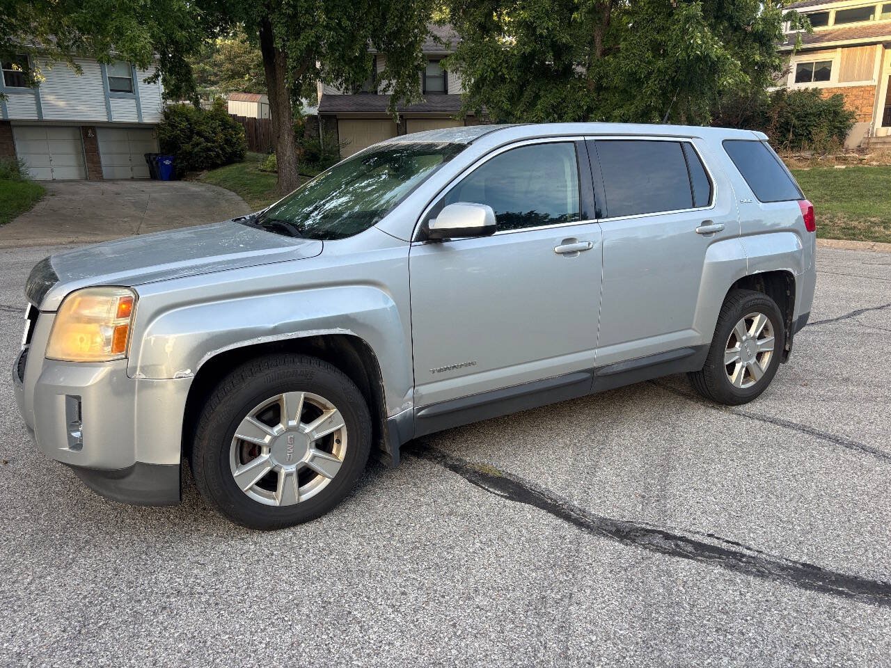 Used 2013 GMC Terrain SLE AWD/4WD image 2
