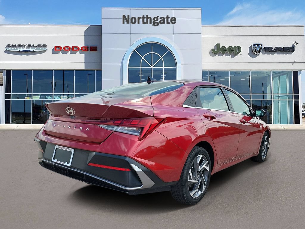 Used 2025 Hyundai Elantra SEL FWD image 4