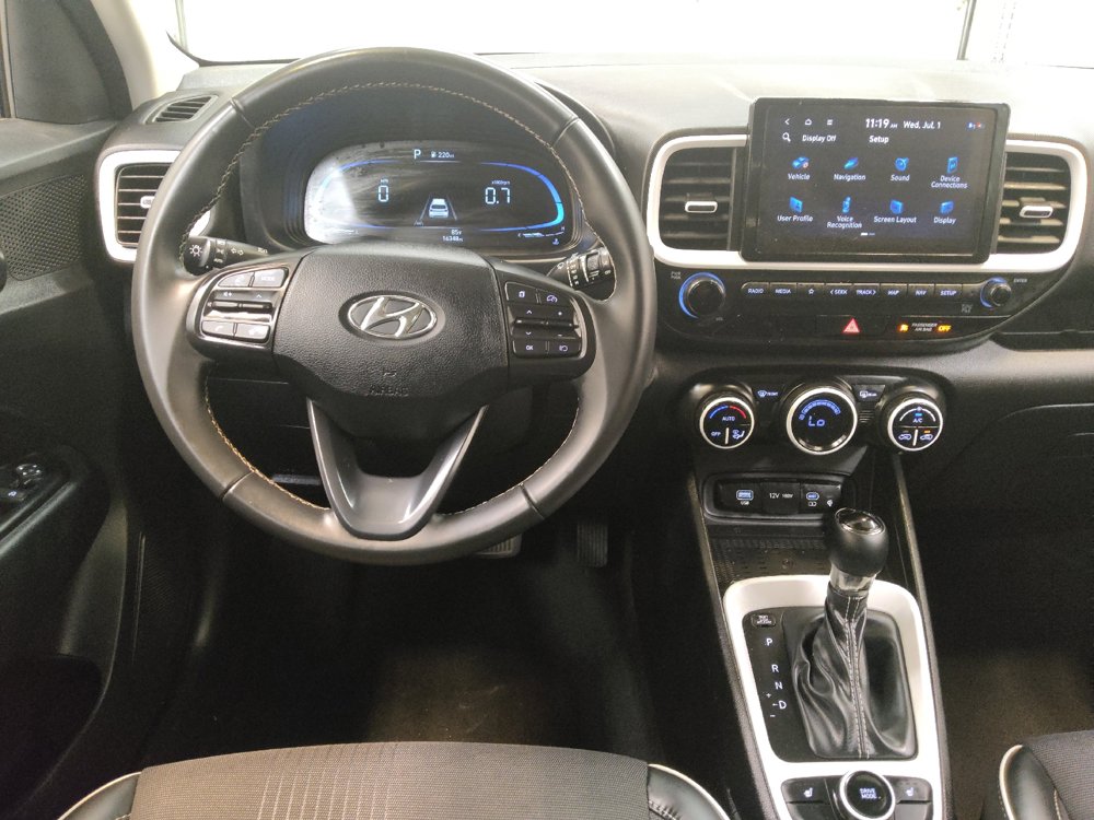 Used 2025 Hyundai Venue Limited FWD image 22