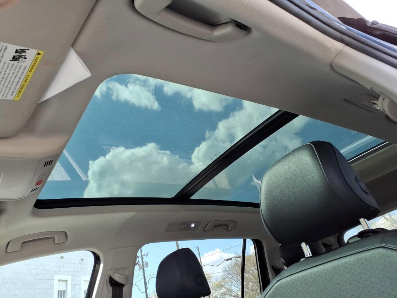 Used 2018 Volkswagen Tiguan SE w/ Panoramic Sunroof Package FWD image 14