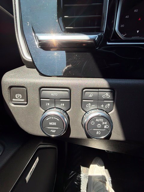Used 2022 GMC Sierra 1500 SLT w/ SLT Premium Plus Package AWD/4WD image 18