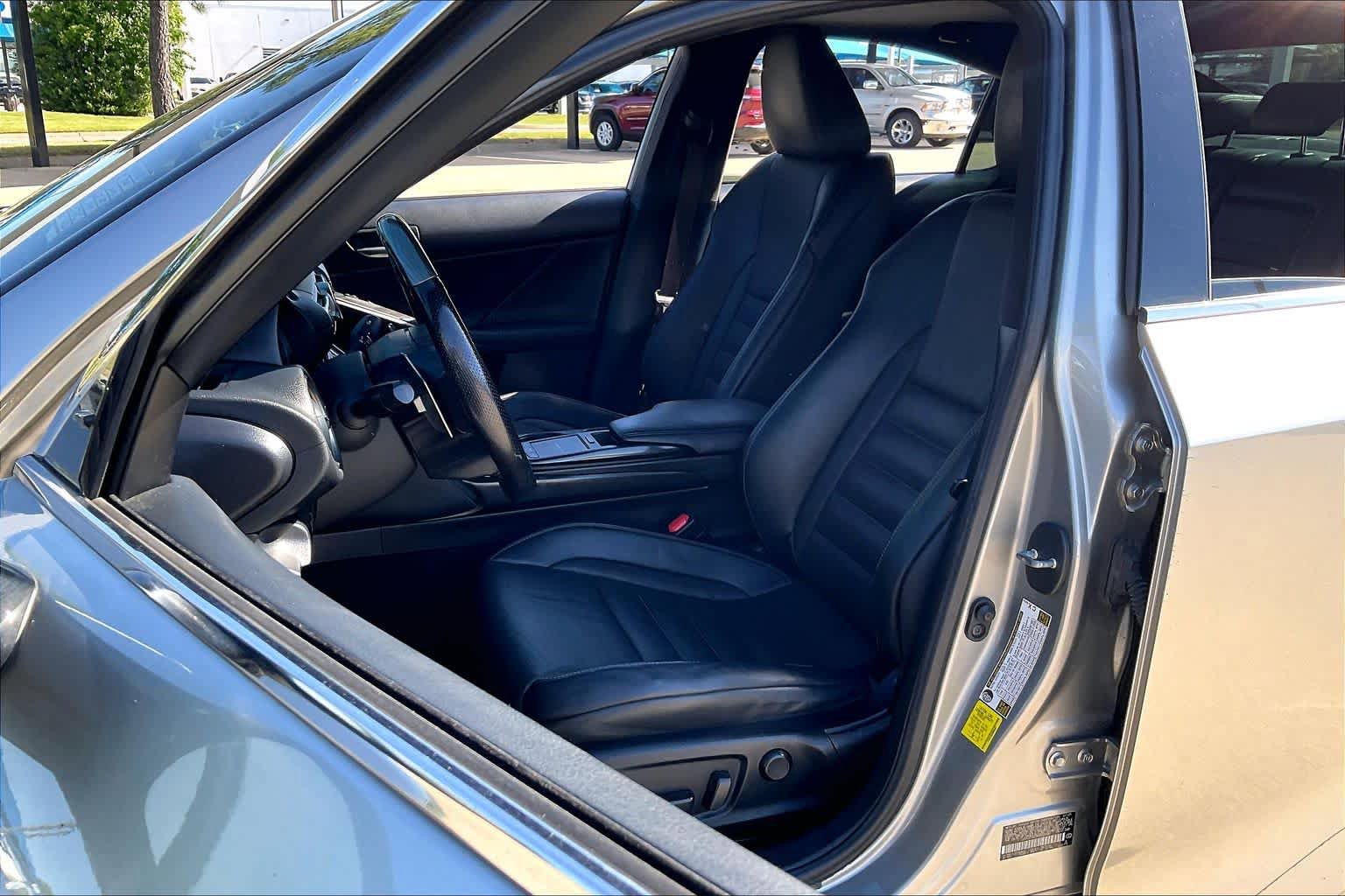 Used 2021 Lexus IS 350 F Sport w/ Dynamic Handling Package RWD image 7