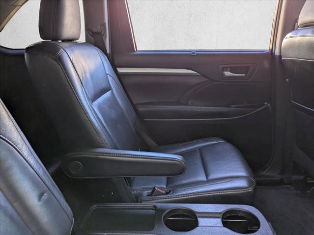 Used 2015 Toyota Highlander XLE image 23