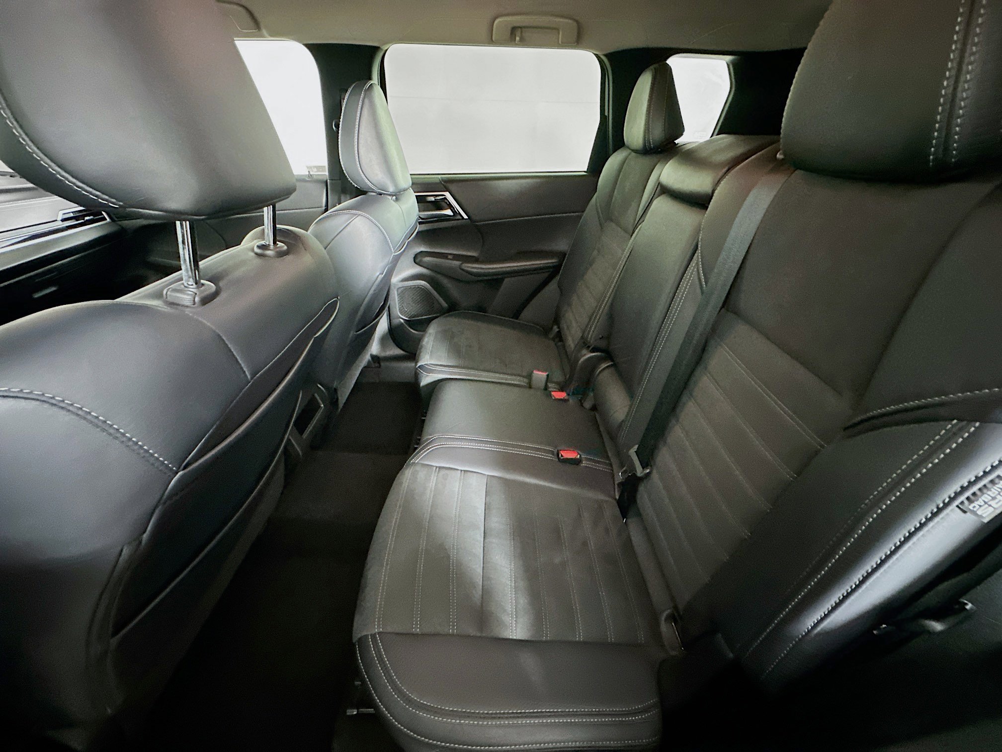 Used 2024 Mitsubishi Outlander SE image 28