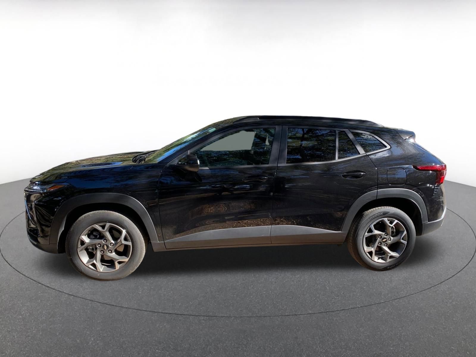 Used 2025 Chevrolet Trax LT image 4