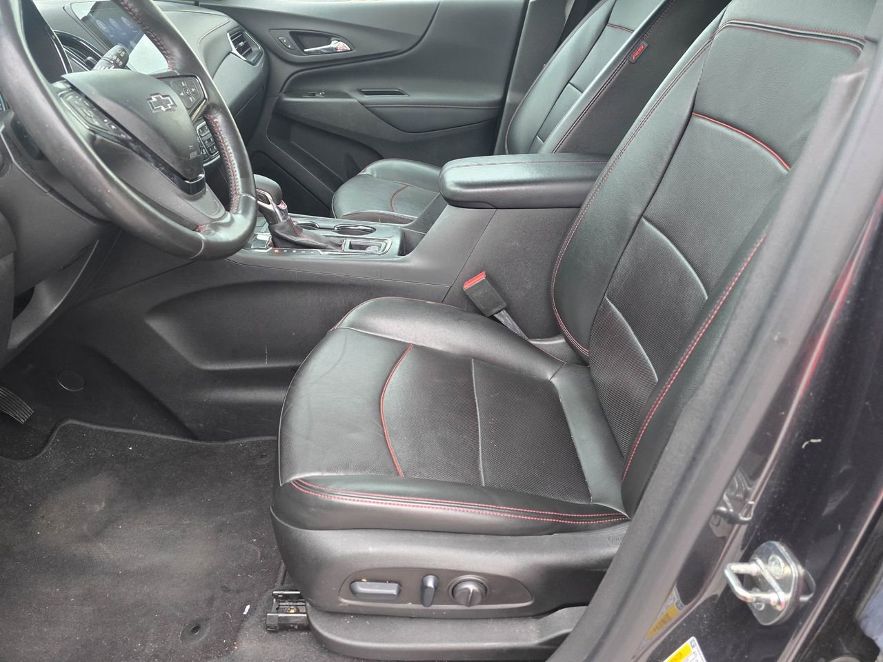 Used 2022 Chevrolet Equinox RS w/ RS Leather Package image 10