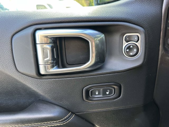 Certified 2025 Jeep Wrangler Unlimited Sahara AWD/4WD image 15
