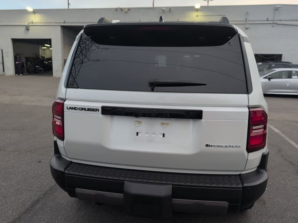 Certified 2024 Toyota Land Cruiser image 5