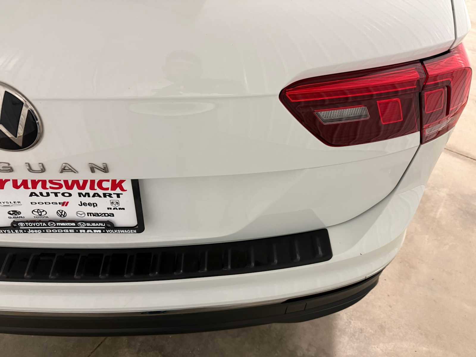 Certified 2022 Volkswagen Tiguan SE FWD image 18