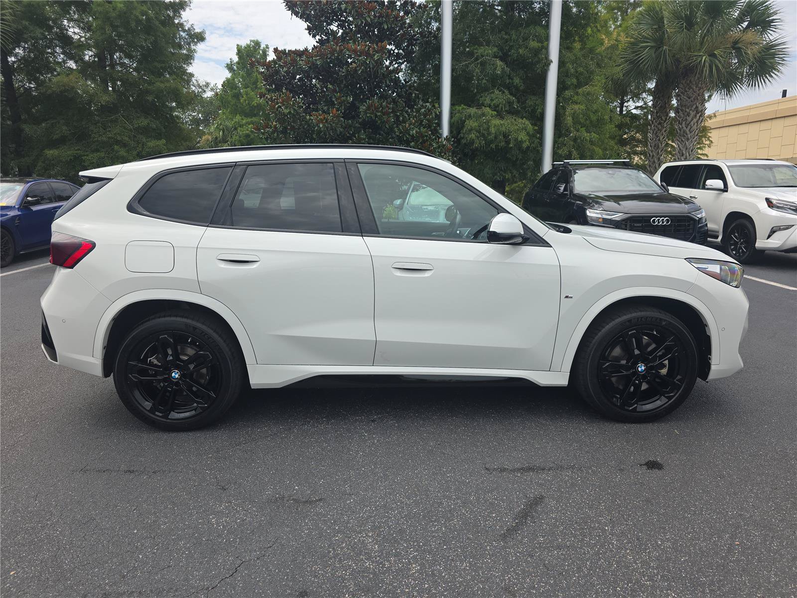 Used 2023 BMW X1 xDrive28i w/ Premium Package AWD/4WD image 2