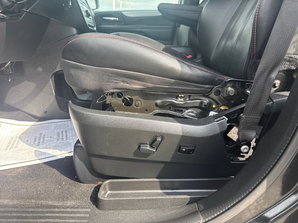 Used 2018 Dodge Grand Caravan GT FWD image 22