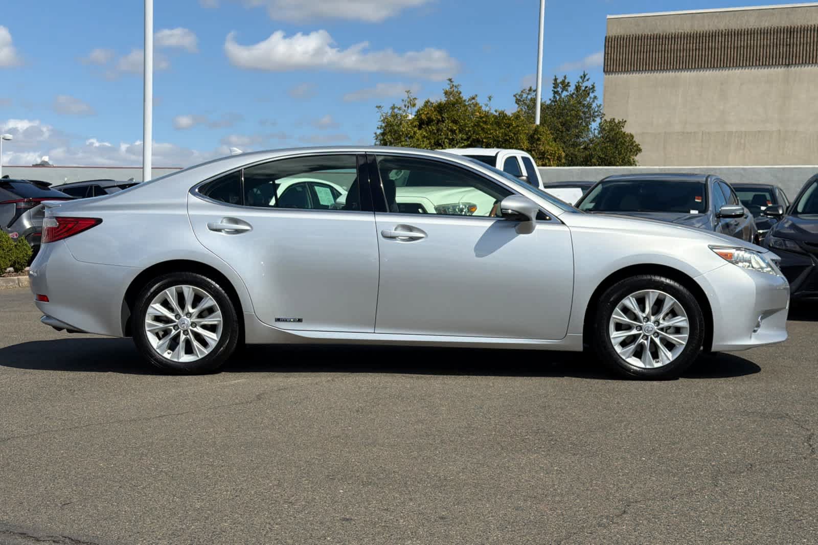 Used 2013 Lexus ES 300h w/ Luxury Pkg FWD image 6