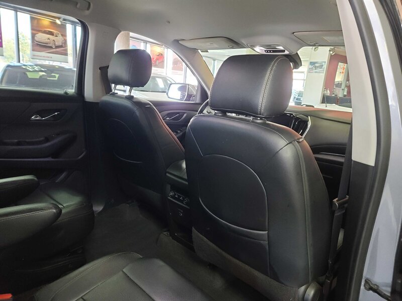 Used 2020 Chevrolet Traverse LT FWD image 20