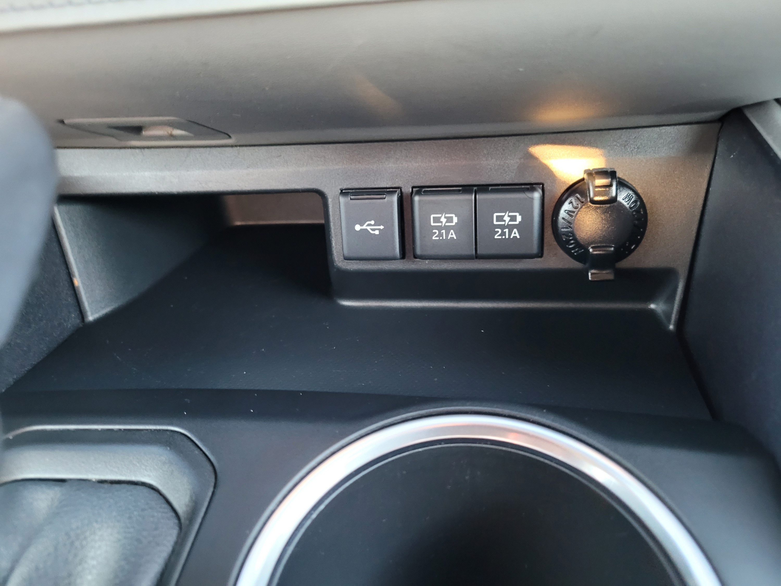 Used 2020 Toyota Highlander XLE AWD/4WD image 23