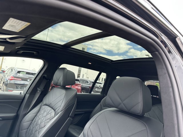 Used 2024 BMW X7 xDrive40i w/ M Sport Package AWD/4WD image 11