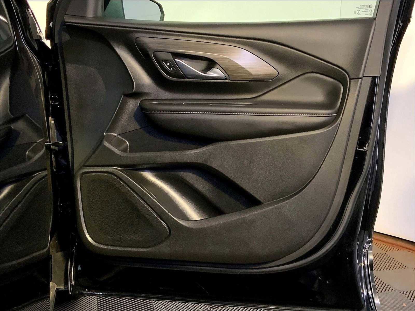 Used 2023 GMC Terrain SLT image 26