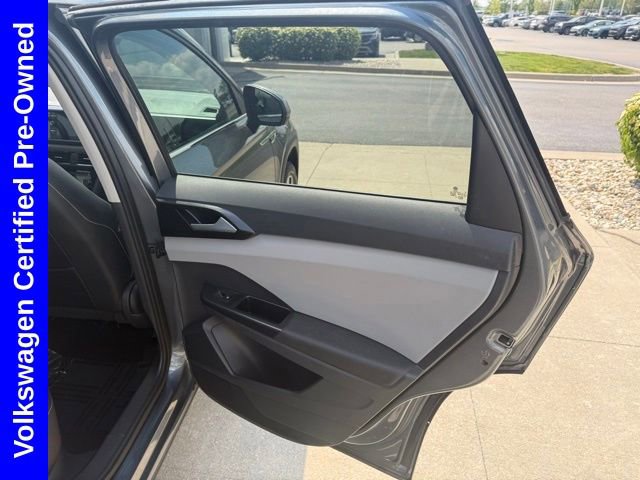 Used 2023 Volkswagen Taos SE w/ Panoramic Sunroof Package AWD/4WD image 18