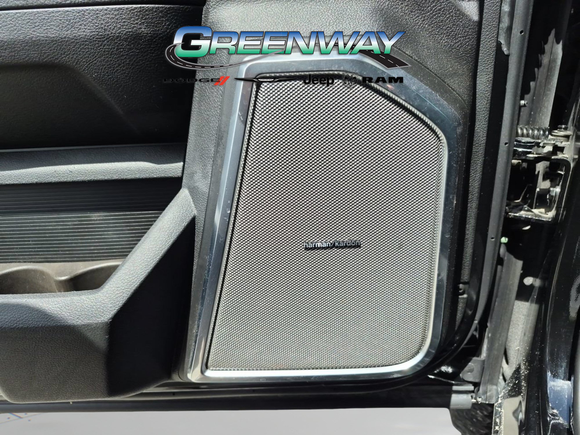 Used 2025 RAM 3500 Laramie AWD/4WD image 15
