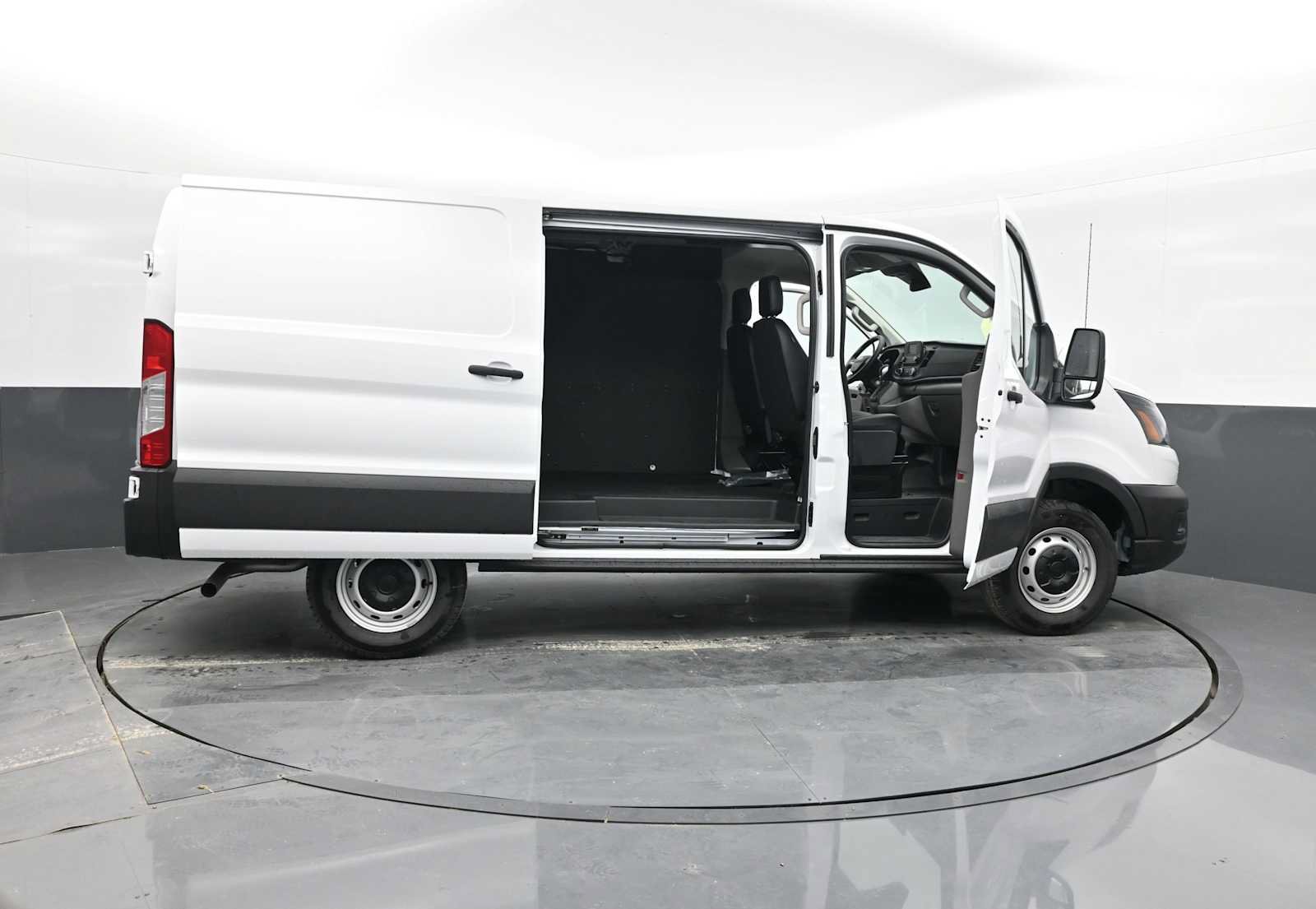 New 2024 Ford Transit 250 148 Medium Roof RWD image 40