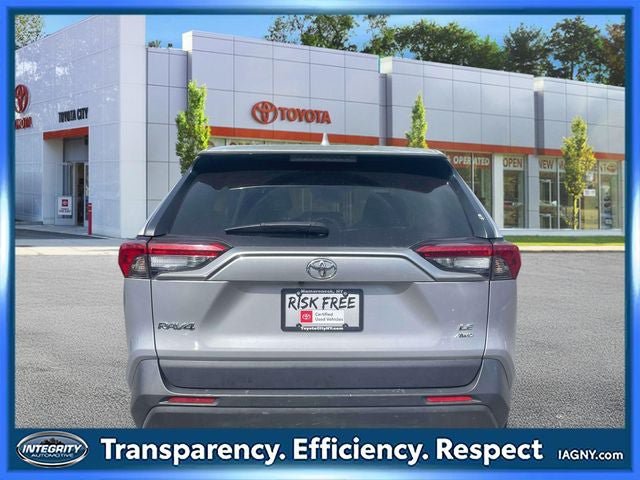 Used 2022 Toyota RAV4 LE AWD/4WD image 5
