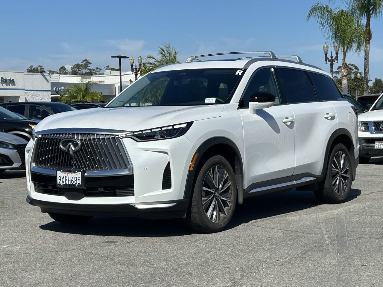Certified 2026 INFINITI QX60 Luxe w/ Cargo Package FWD image 2
