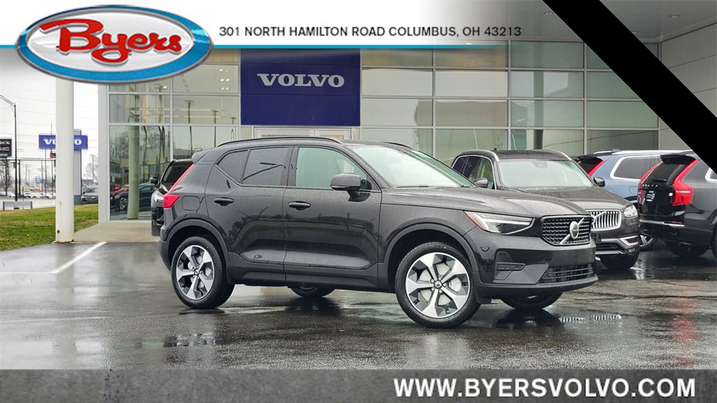 New 2026 Volvo XC40 B5 Core w/ Climate Package