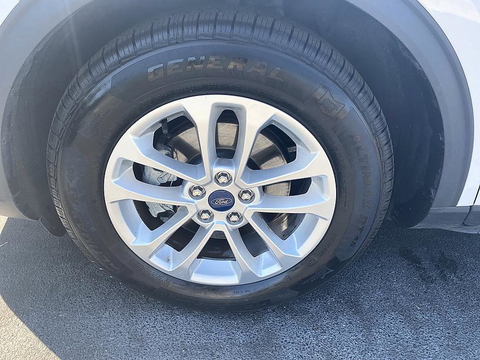 Used 2020 Ford Escape SE image 8