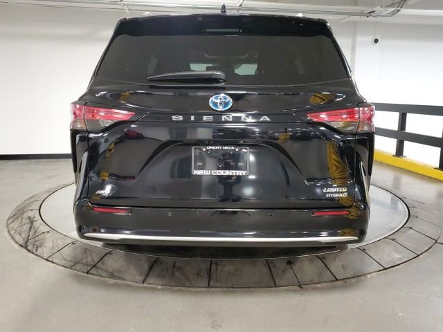 Used 2024 Toyota Sienna Limited image 7