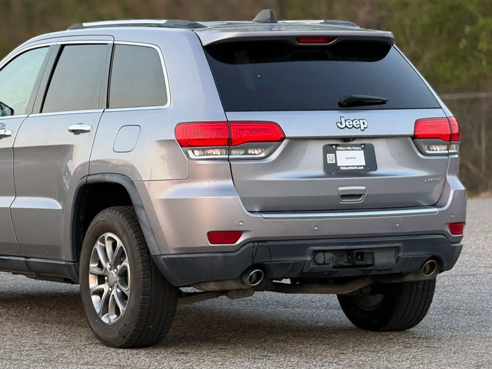 Used 2014 Jeep Grand Cherokee Limited w/ Trailer Tow Group IV image 16