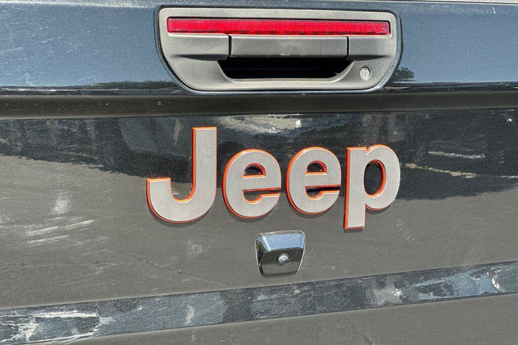 Used 2023 Jeep Gladiator Mojave w/ Cold Weather Group AWD/4WD image 26