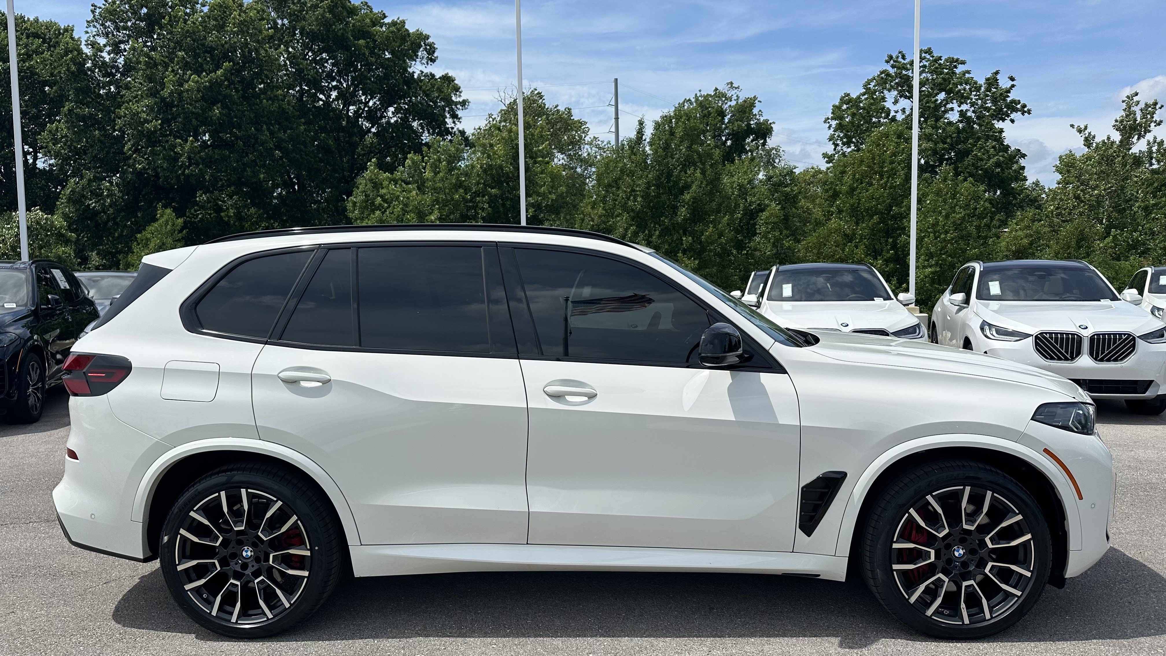 Certified 2025 BMW X5 M60i AWD/4WD image 11