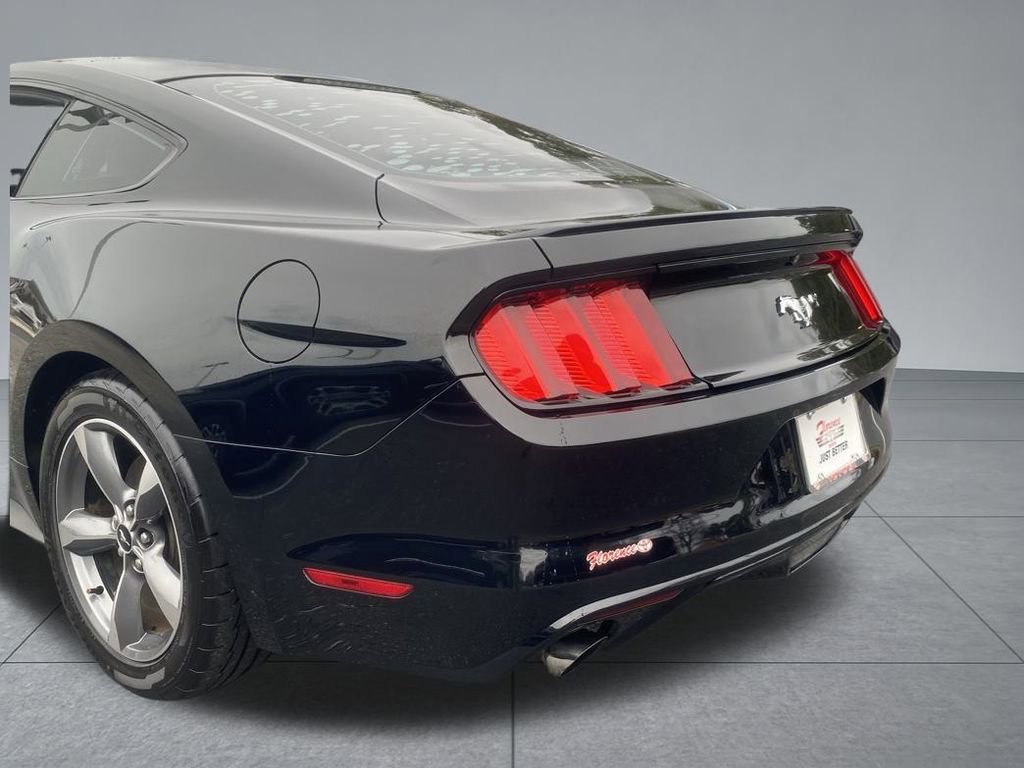 Used 2017 Ford Mustang EcoBoost image 9