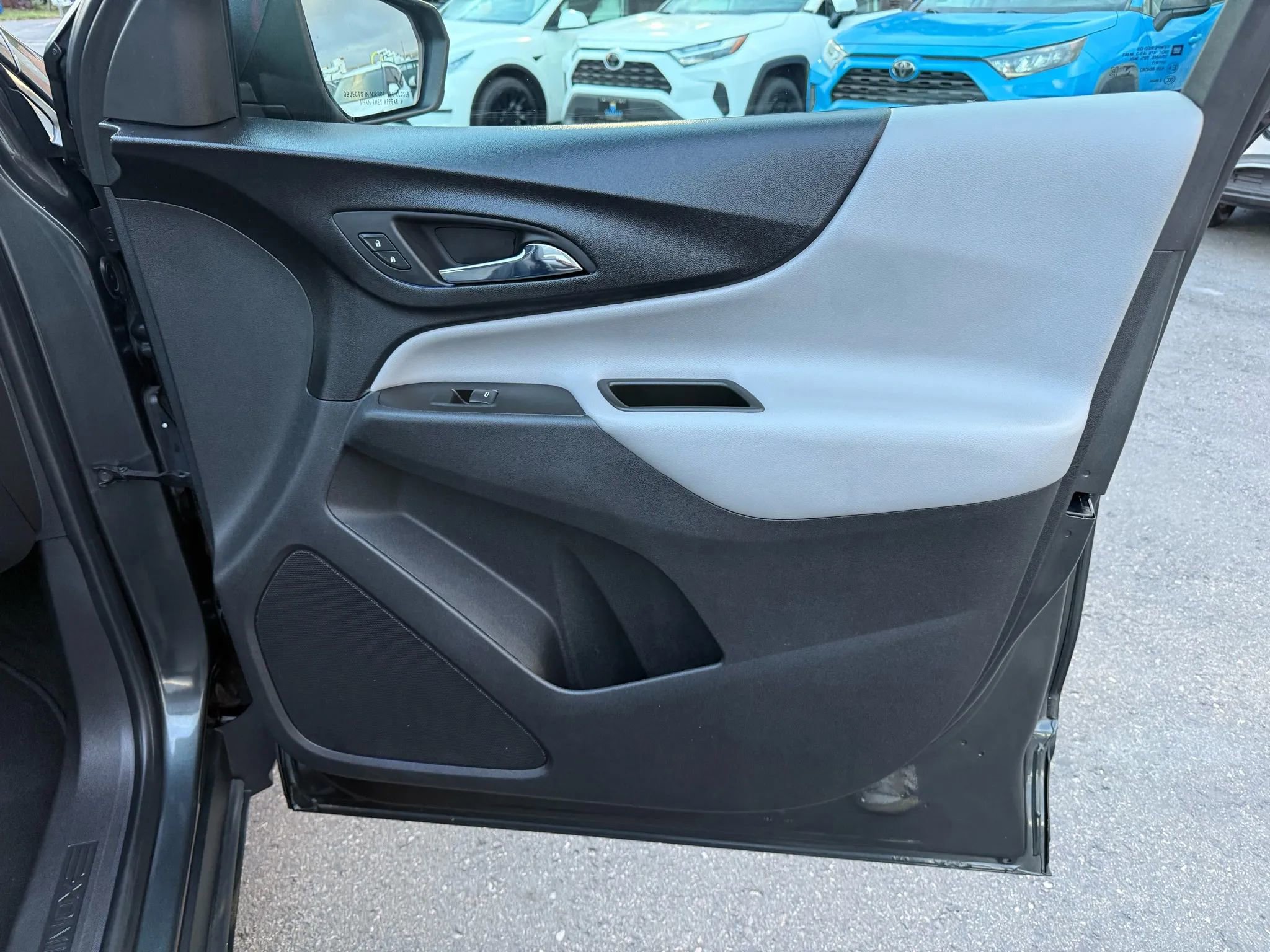 Used 2020 Chevrolet Equinox LS image 25