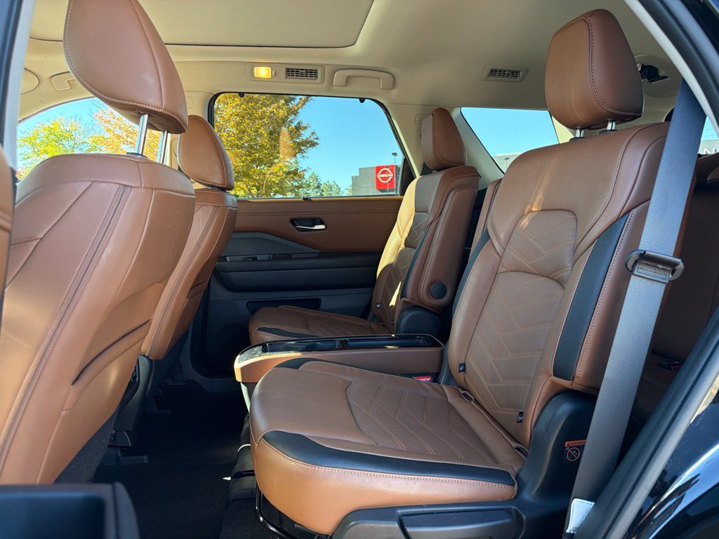 Used 2023 Nissan Pathfinder Platinum AWD/4WD image 13