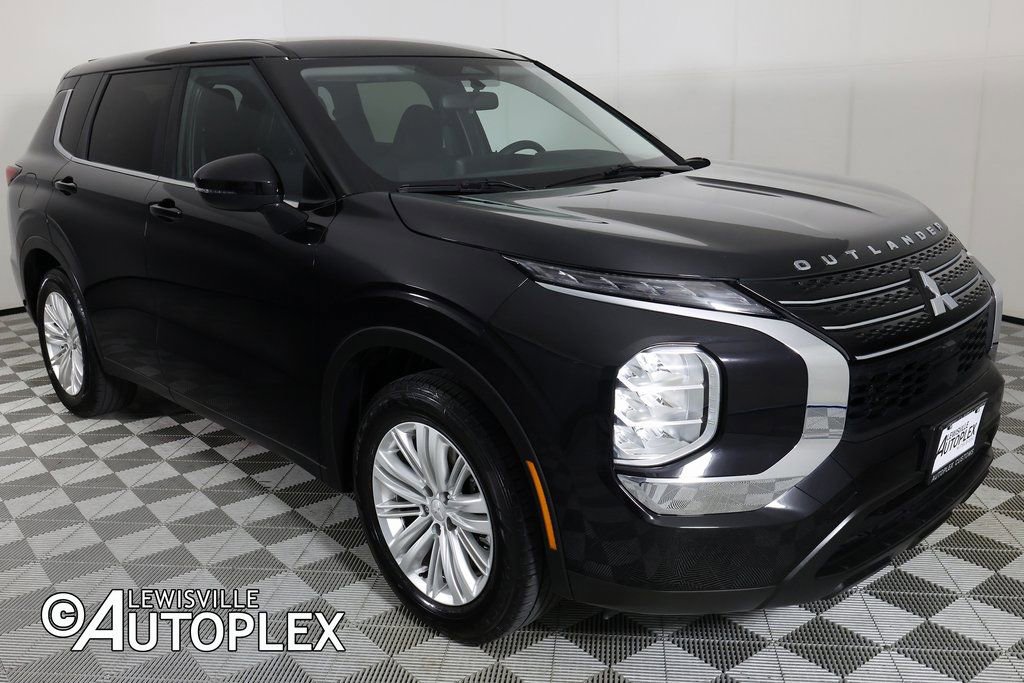 Used 2024 Mitsubishi Outlander ES image 3