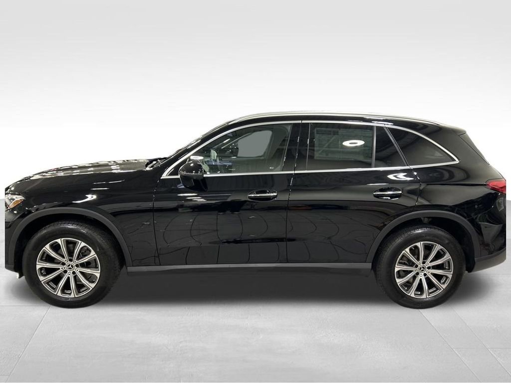 Used 2025 Mercedes-Benz GLC 300 GLC 300 image 2