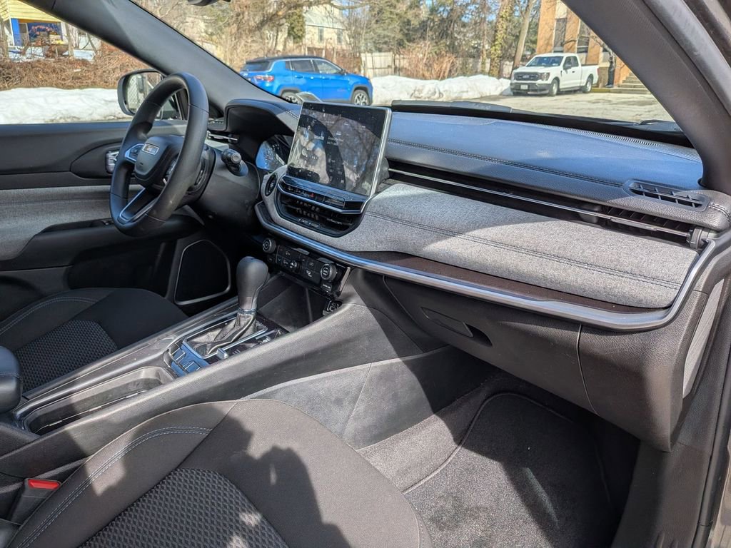 Used 2023 Jeep Compass Sport image 22