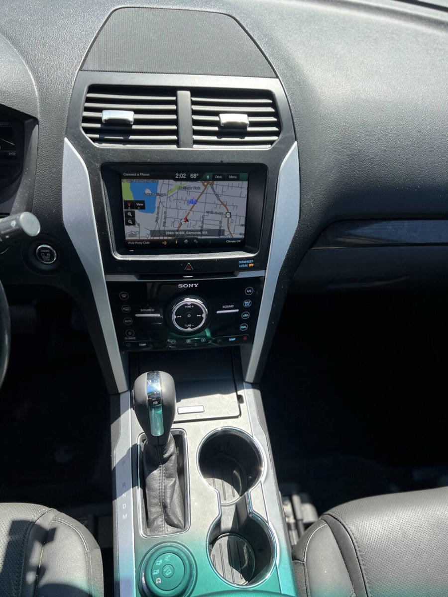 Used 2015 Ford Explorer Limited w/ Equipment Group 301A image 12